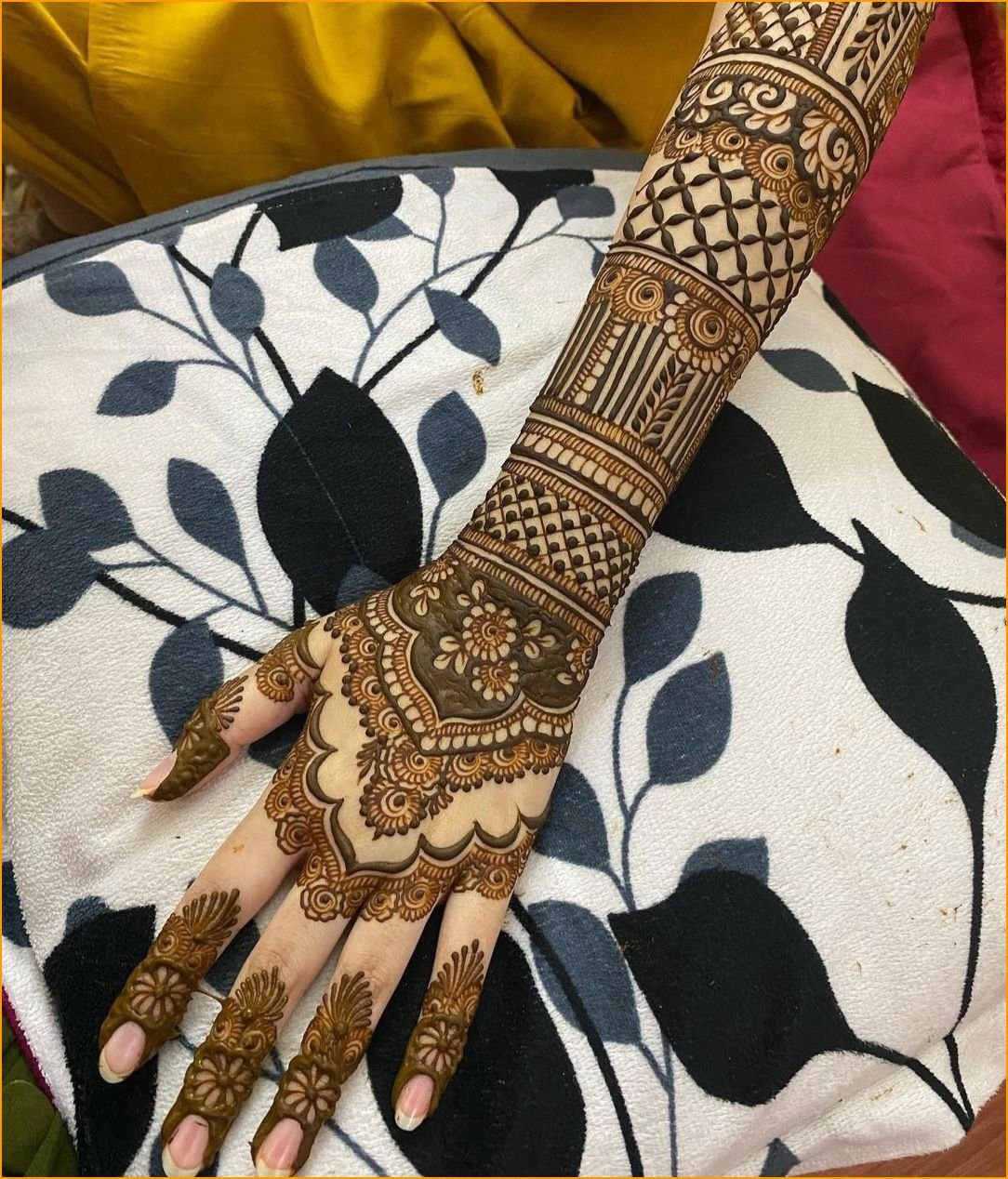 back-hand-mehndi-design-simple_3