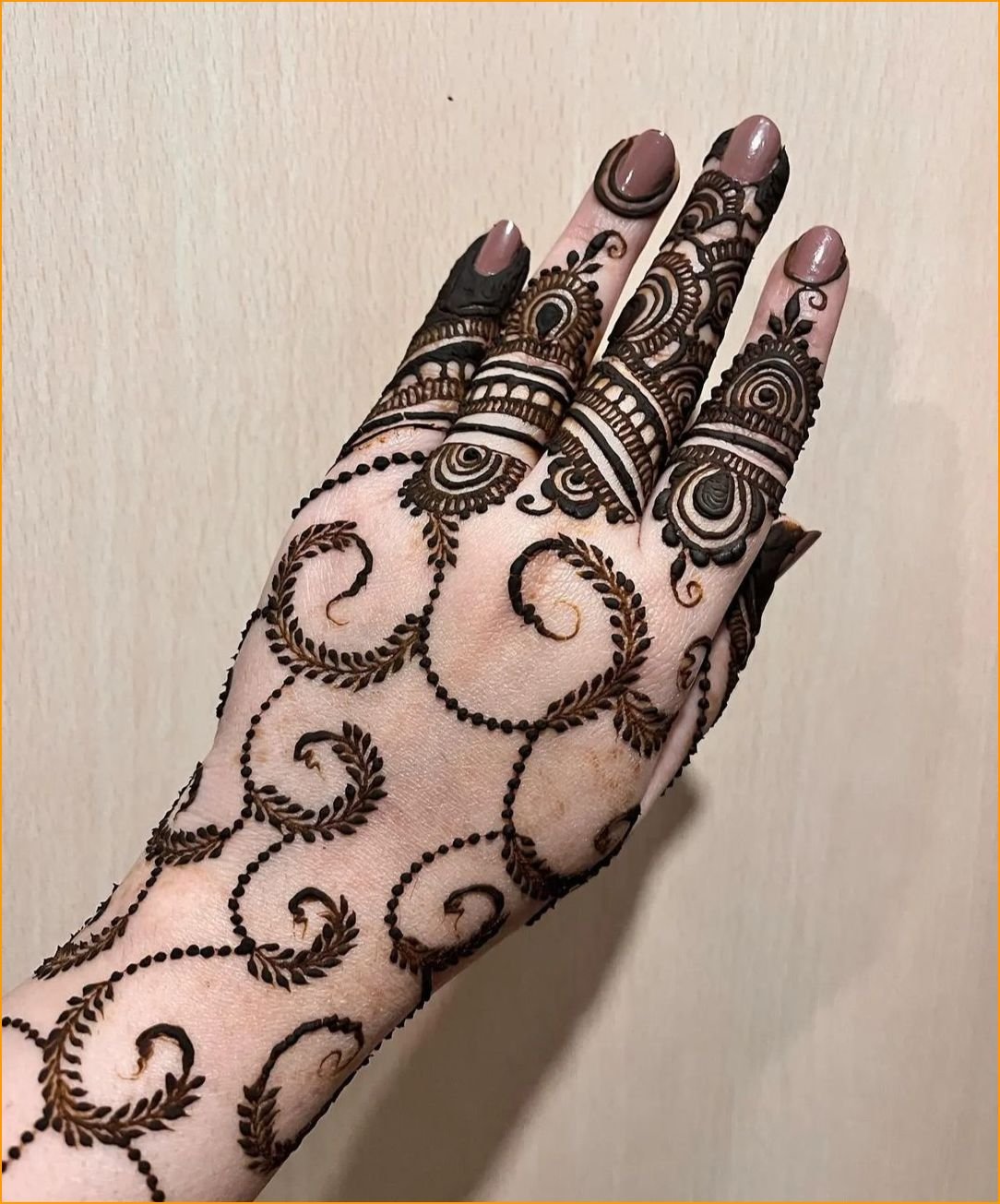 back-hand-mehndi-design-simple_5