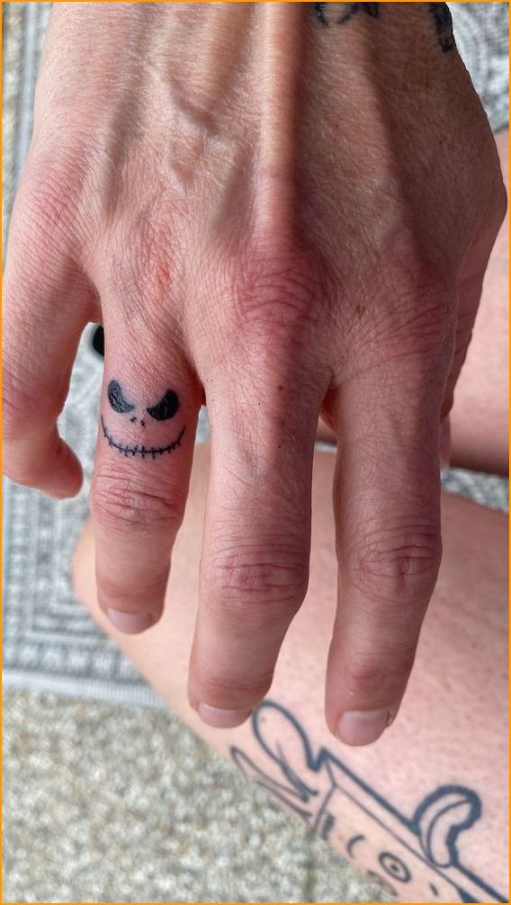 best-hand-tattoos-for-boys_9