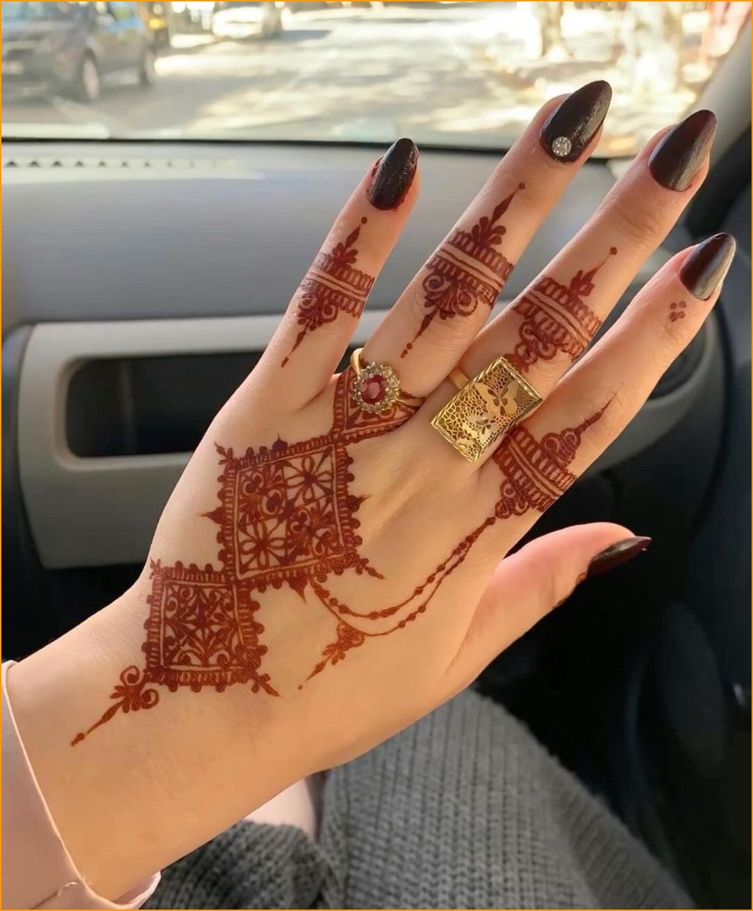 easy-back-hand-mehndi-design_8