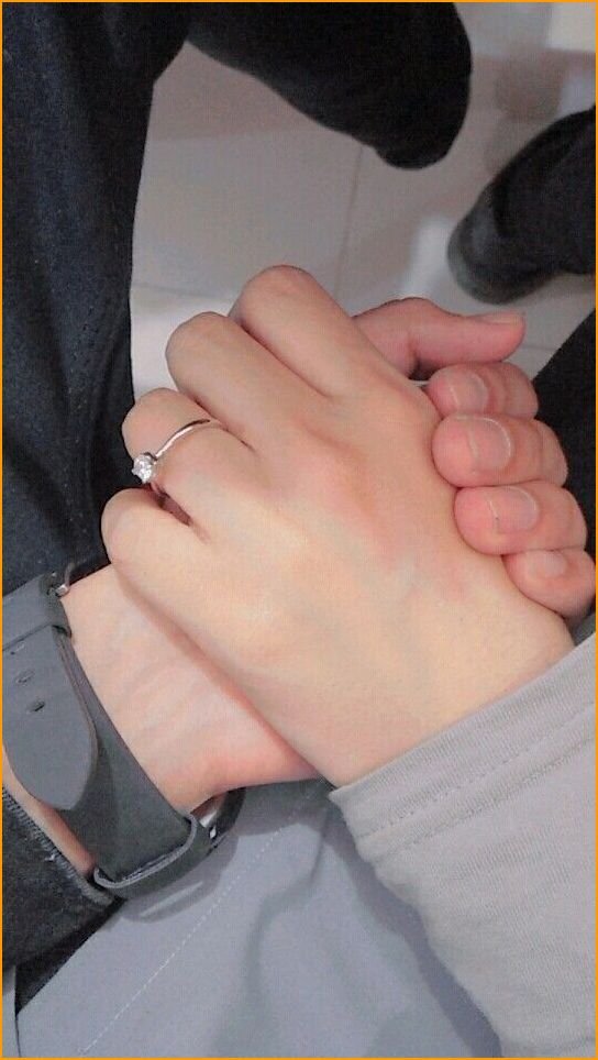 hand-couple-pic_3