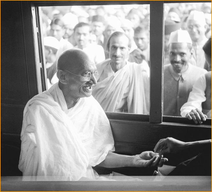 mahatma-gandhi-full-photo_4