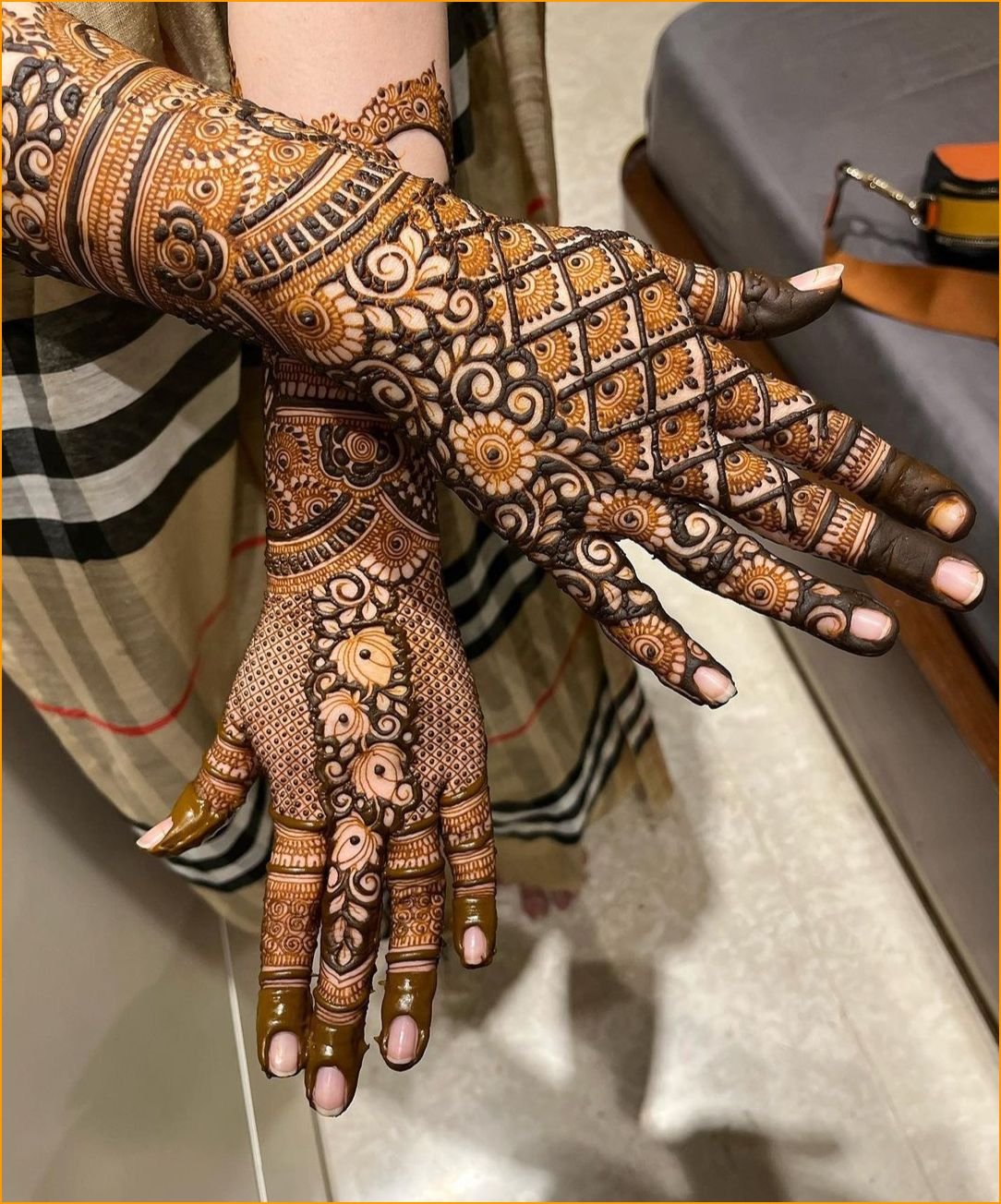 modern-back-hand-mehndi-design_3