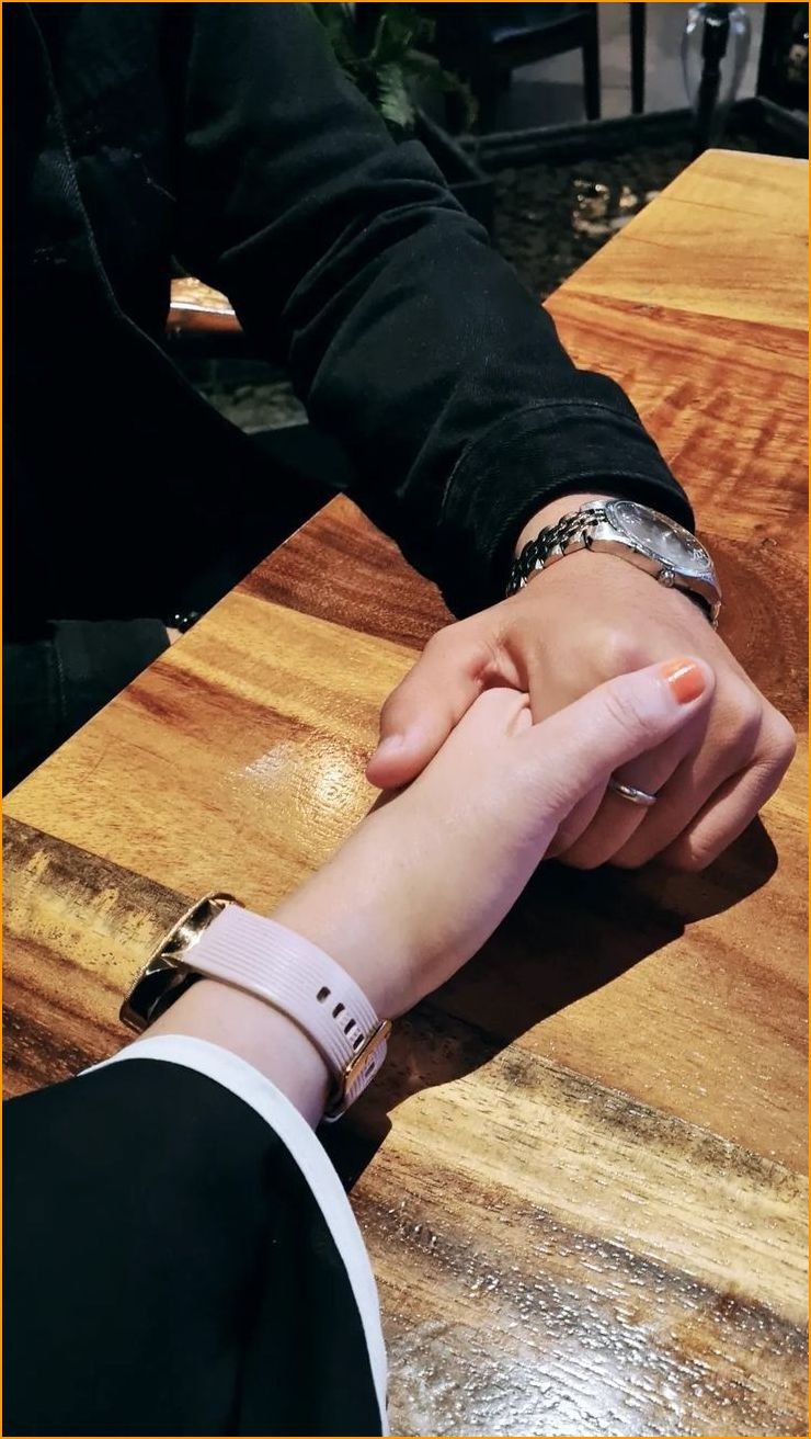 original-couple-hand-pic_10