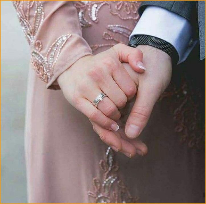 original-couple-hand-pic_8