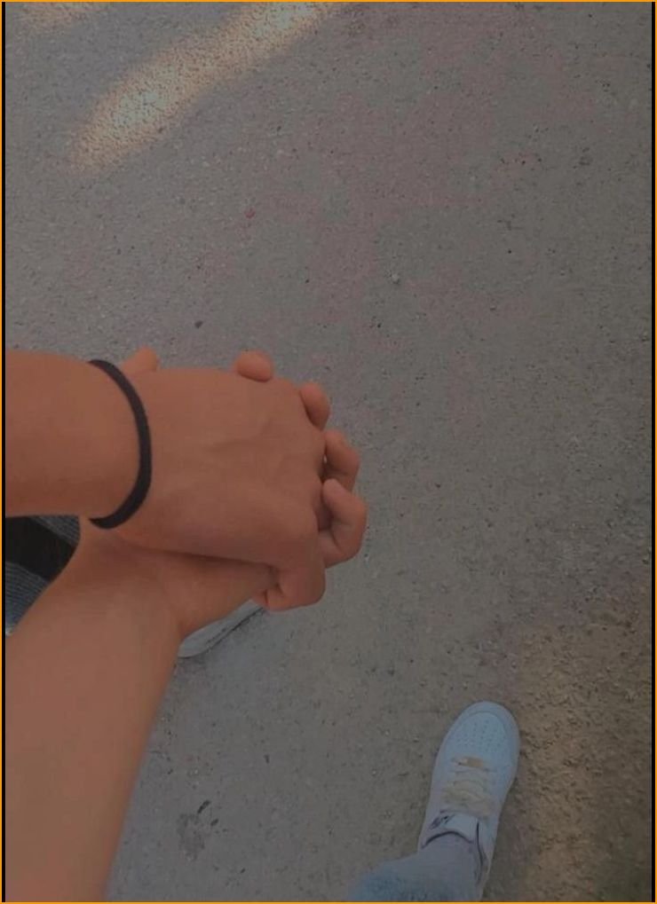 original-couple-hand-pic_9