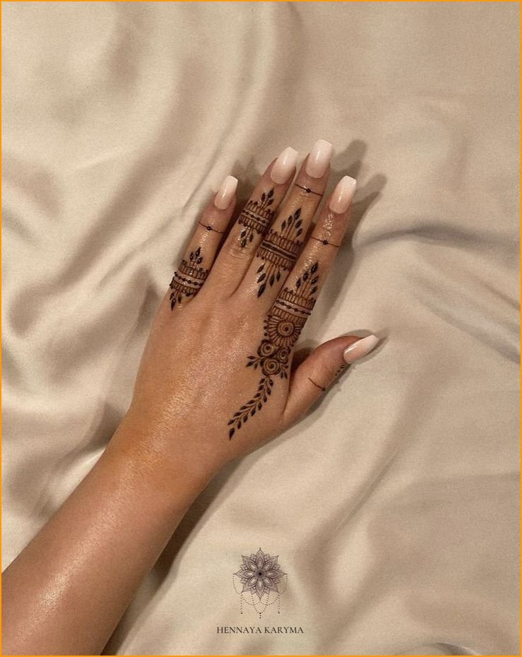 simple-mehndi-designs-for-back-hands_10