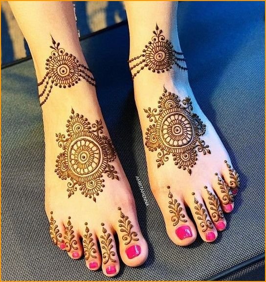 simple-mehndi-designs-for-feet_10